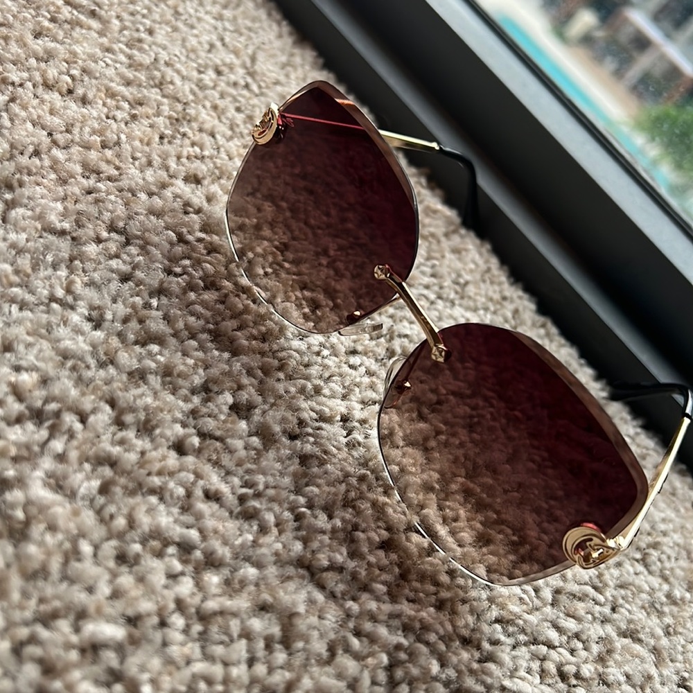Gucci oversized glasses